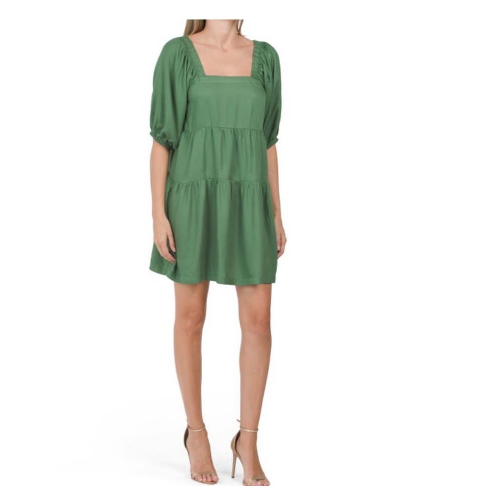 Green puff sleeve dress